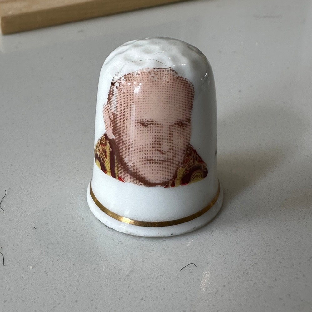 Olde England Bone China Thimble Pope John Paul II Joannes Pavlvs II Collectible
